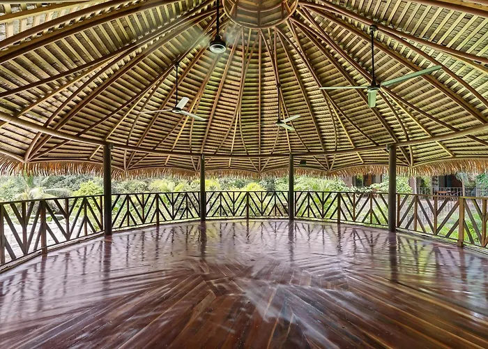 Balu Retreat Center * Playa Junquillal